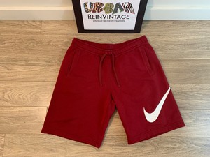 maroon nike shorts