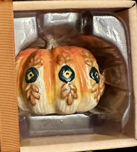 Blue Sky Clayworks Fall Harvest Pumpkin Salt & Pepper NIB Auth Retailer VERY HTF - Picture 3 of 6