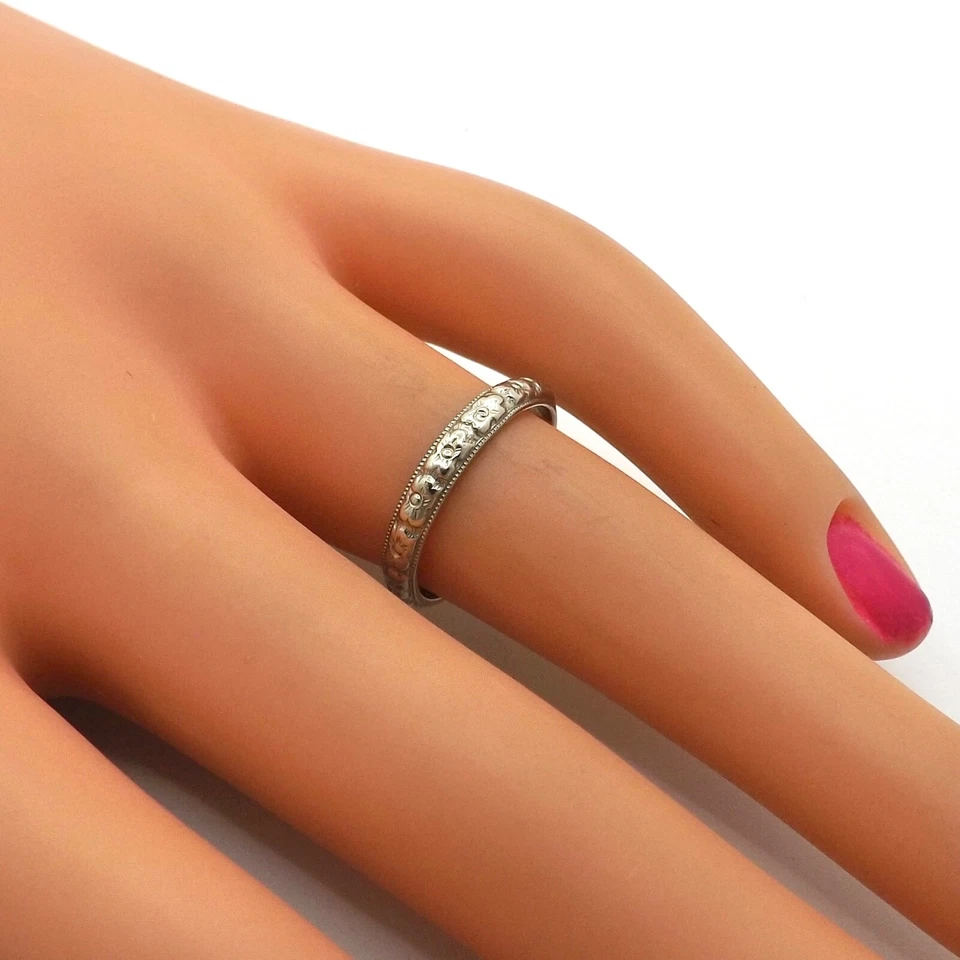 Art Deco 18k White Gold Repousse Dogwood Flower Wedding Band Ring - Image 3 of 4