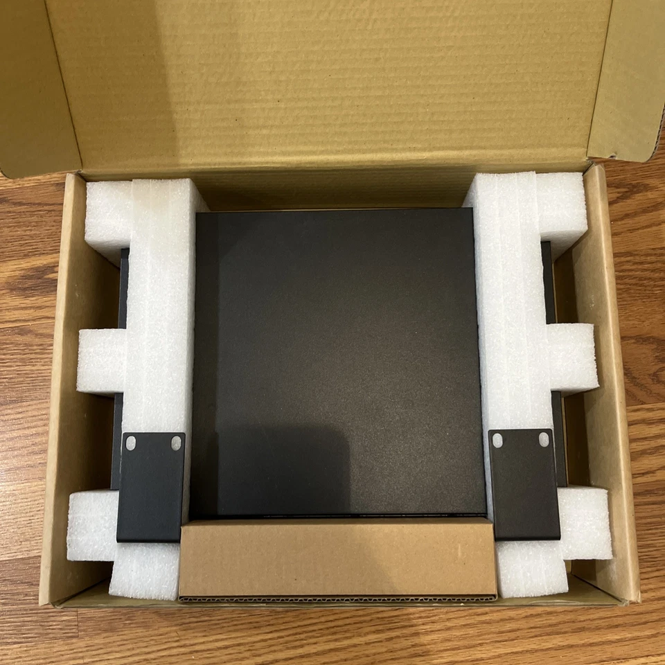 Araknis AN-110-SW-F-24 Port Rack Gigabit Network Switch - Image 2 of 2