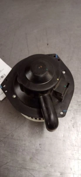 Blower Fan Motorfrom 2011 Chevrolet Colorado 8327572 - Image 3 of 4