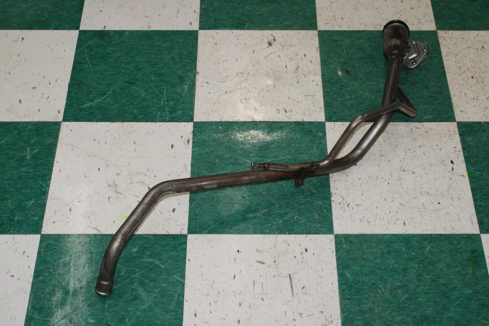 17-24 Ghibli Gasoline Gas Fuel Filler Neck Hose Tube Assembly OEM Factory OE WTY