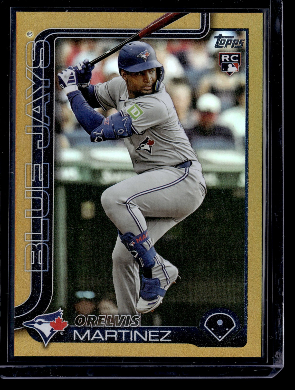 2025 Topps #18 Orelvis Martinez Gold Rainbow Foil #/50