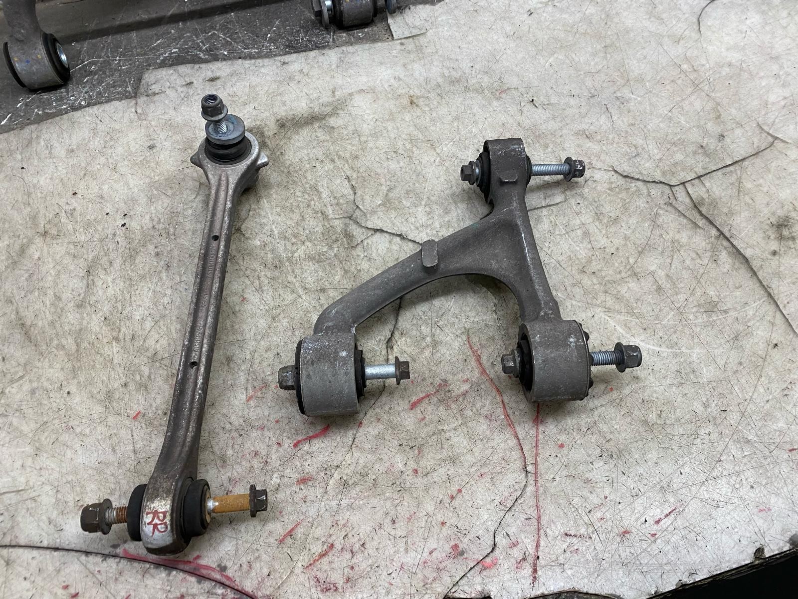 2015 ASTON MARTIN RAPIDE RIGHT REAR UPPER & LOWER CONTROL ARM SET *55K MILES*