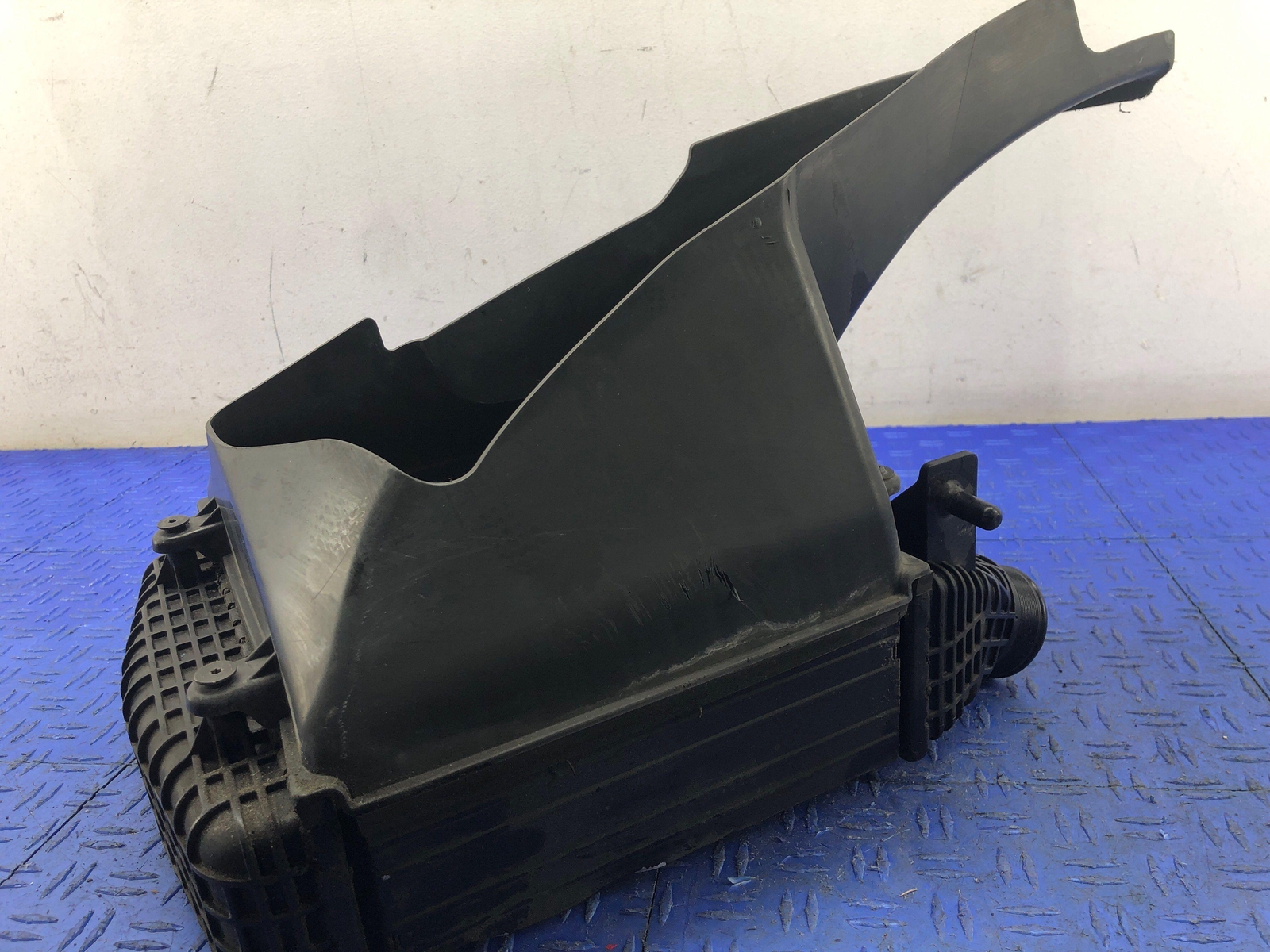 2014-2021 MASERATI GHIBLI QUATTROPORTE RIGHT ENGINE INTERCOOLER W/ DUCT 16474840