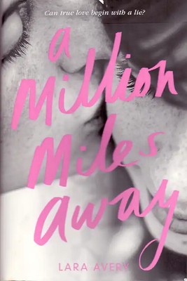 A Million Miles Away - Lara Avery [Paperback]
