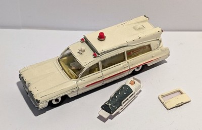 Dinky Toys - 263 Krankenwagen Pontiac Superior Criterion mit Patient - Sammler