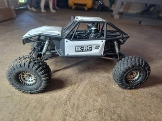 Axial Capra 1/10 roller. Barely used with lots of extras.