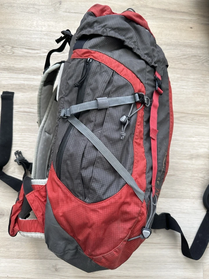 Quechua Forclaz 37 Ultralight Trekking Rucksack 37L Rot/Grau gebraucht - Bild 2 von 4