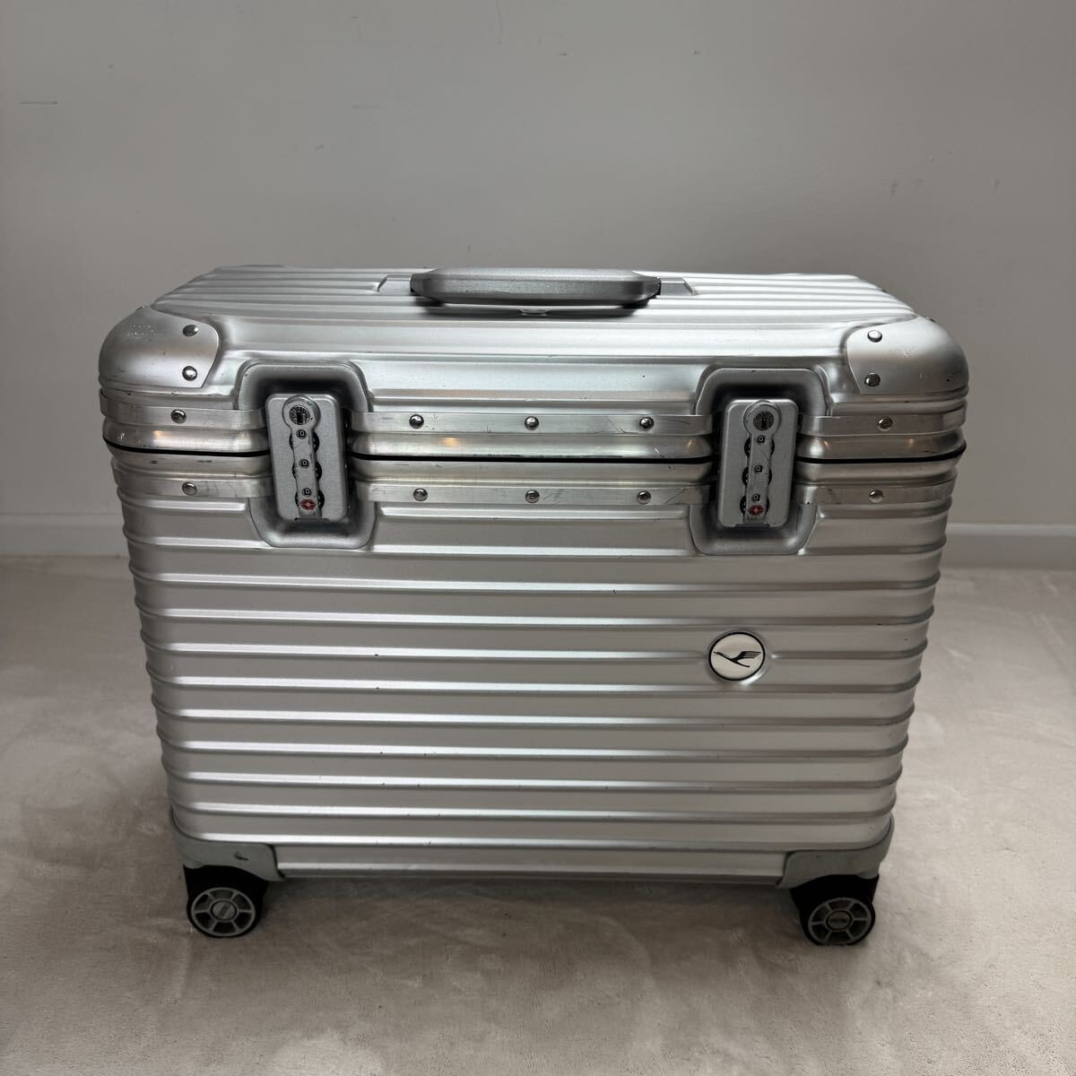 Rimowa Lufthansa Topas Pilot Trolley 34L Silver 4 wheels Carry
