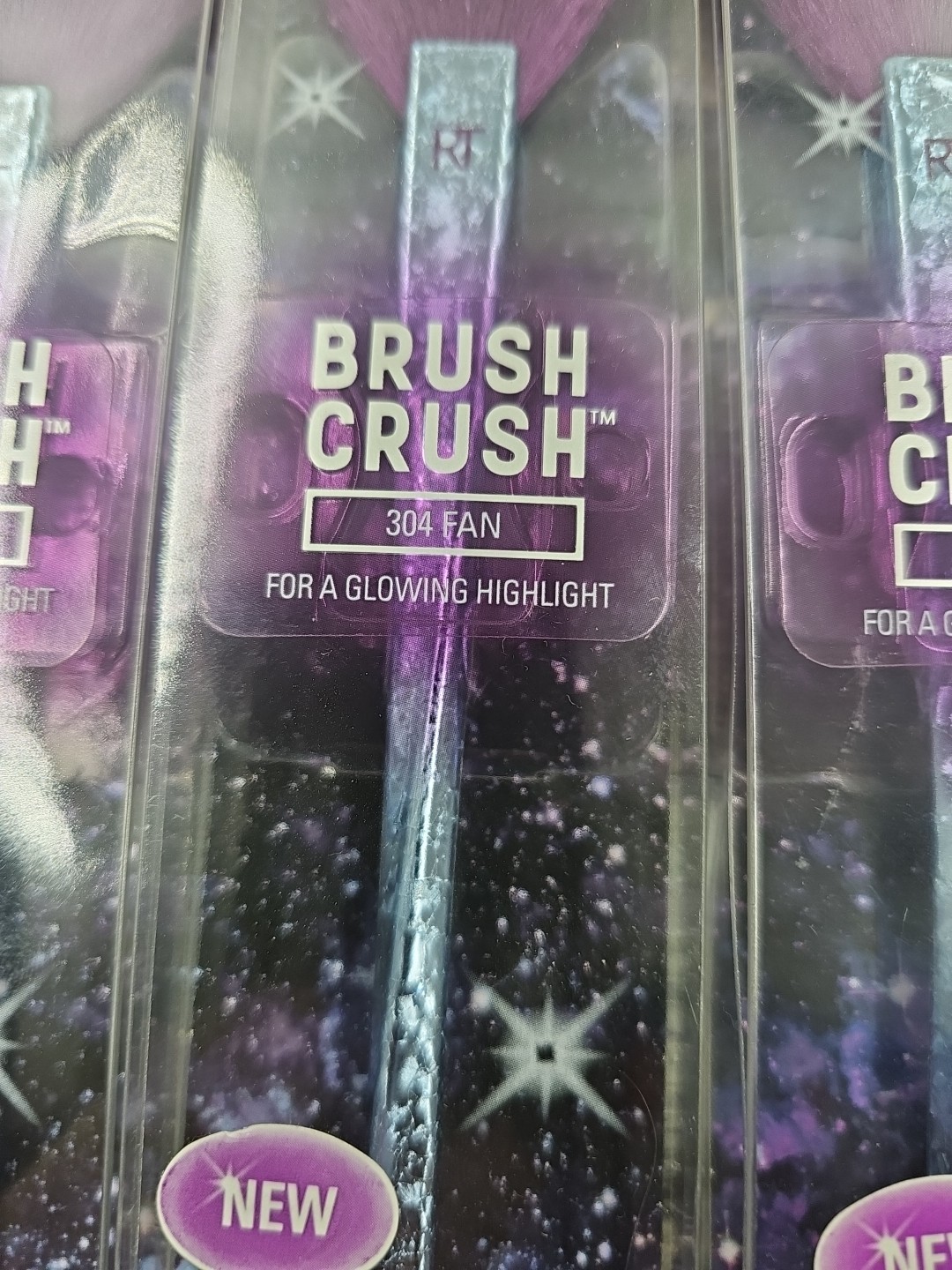 Real Techniques Brush Crush 304 FAN. Limited Edition.  Lot Of 4