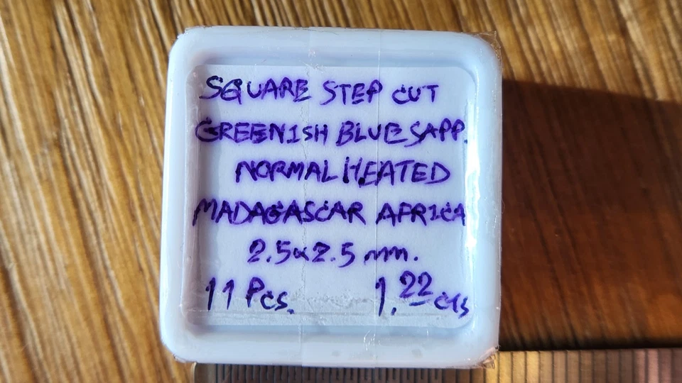 Лот товаров натуральный синий сапфир квадратная ступенчатая огранка 11 шт. 1,22 TCW 2,5 мм - Изображение 4 из 4