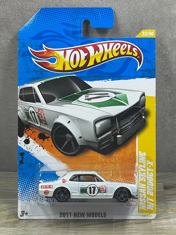 Hot Wheels - 2011 New Models - Nissan Skyline H/T 2000 GT-X #33/50 - in Case