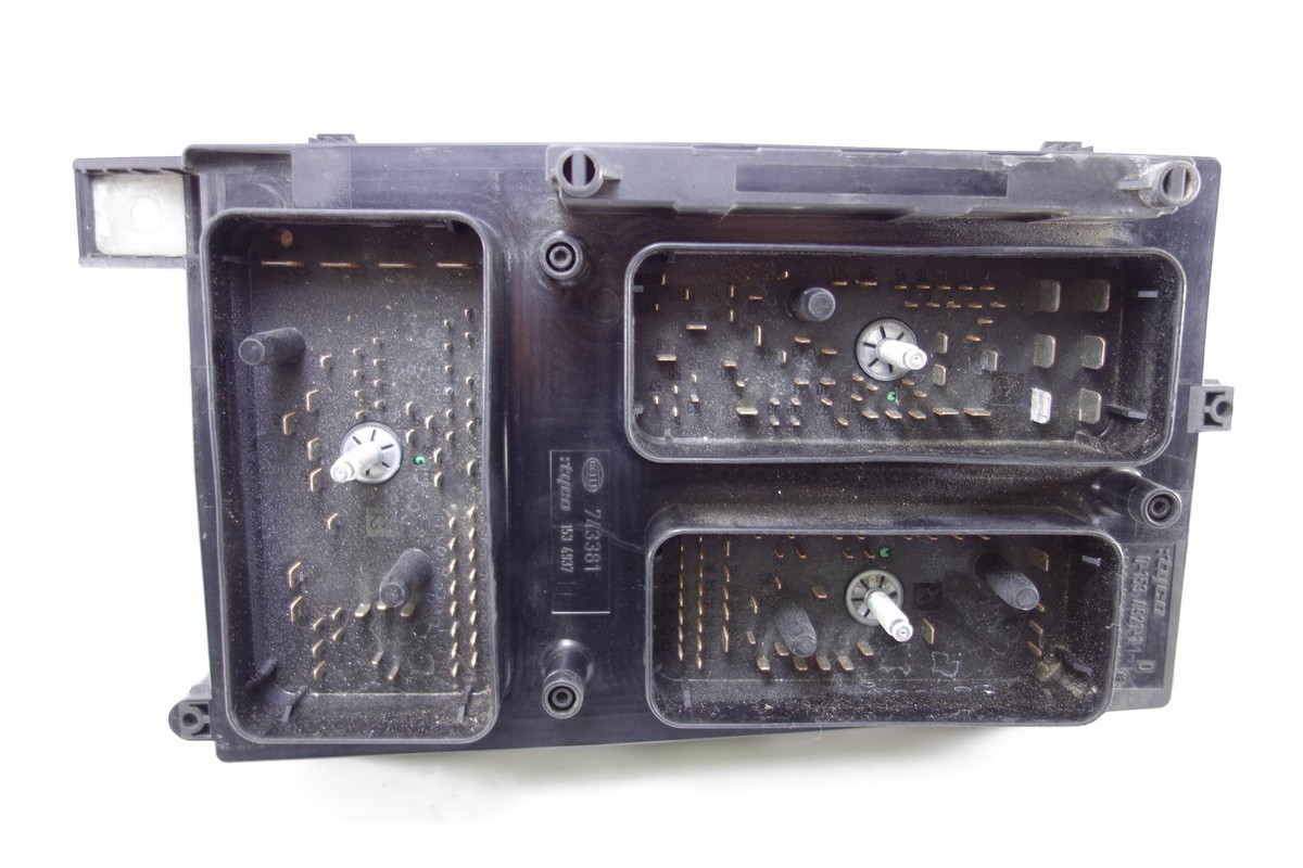 Opel Astra Zafira Fuse Box 13250232 13 250 232 Hella