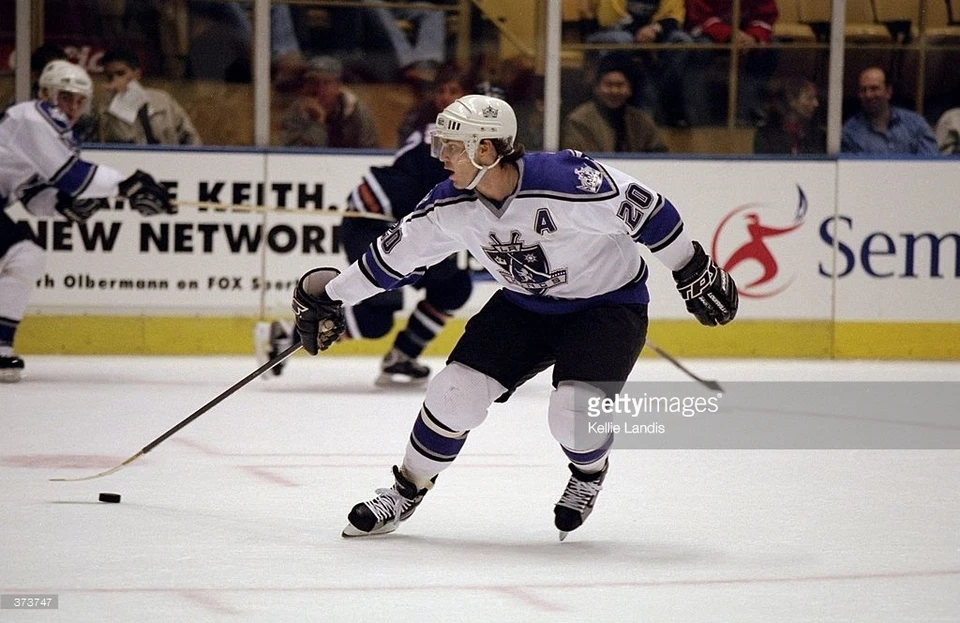 PARCHE "A" DE CAPITANES ALTERNATIVOS DE LOS ANGELES KINGS 99-02 CAMISETA LOCAL LUC ROBITAILLE Foto 2 de 2