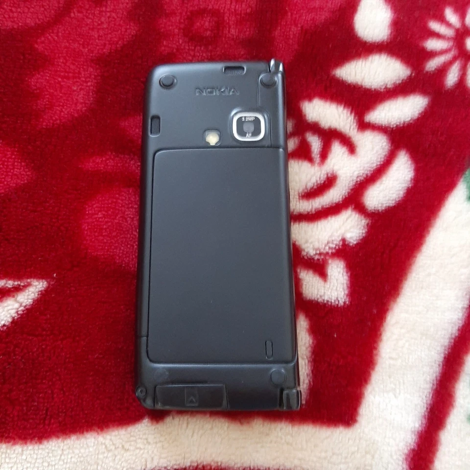 Nokia E90 Communicator - Unlocked Mobile Phone - in Box, Brand New Condition! - Image 3 of 4