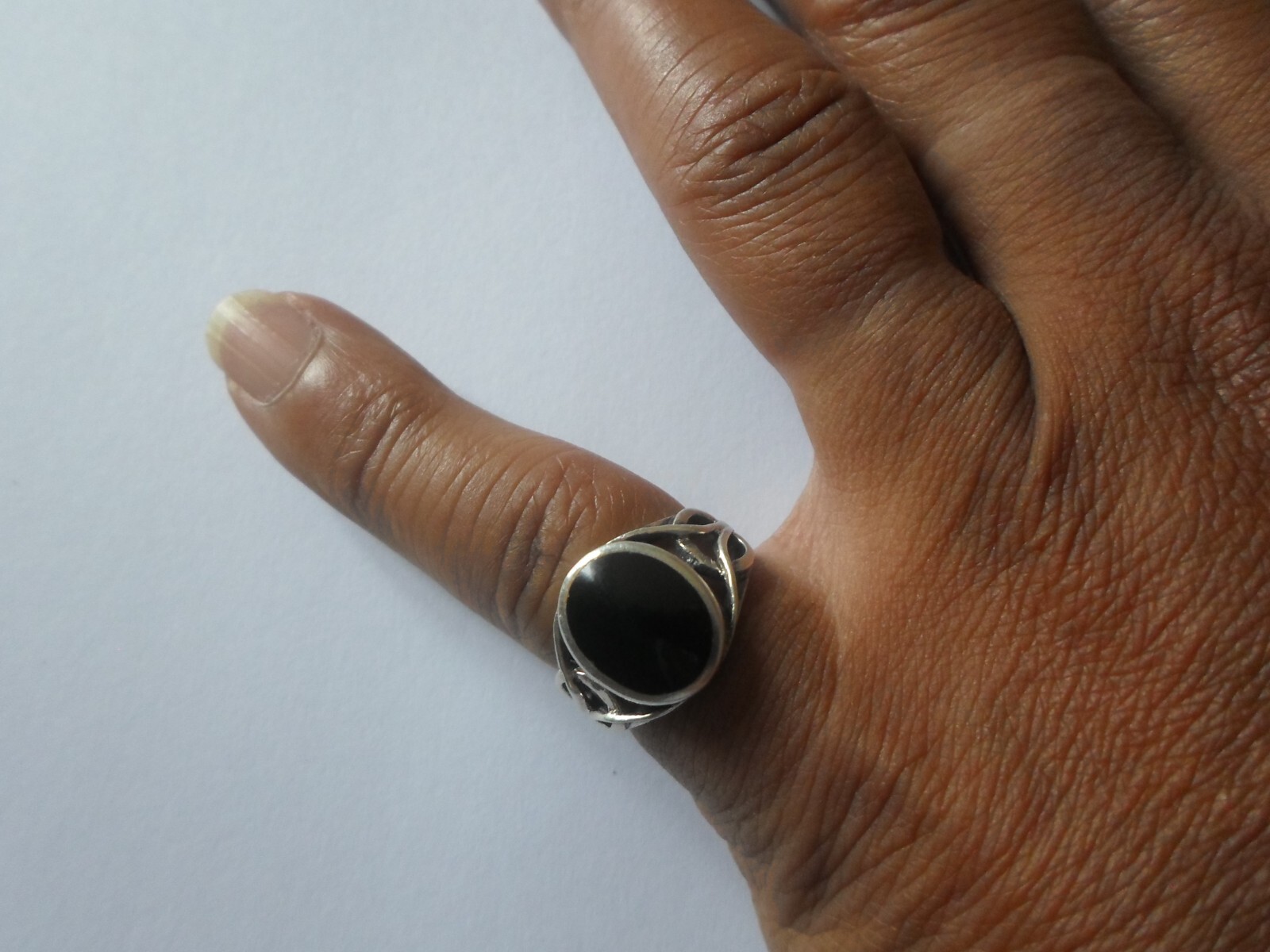 solid silver ring, onyx cabochon, openwork contou… - image 2