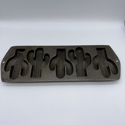 Lodge 5CP2 Cast Iron Cactus Shape Cornbread Muffin Pan 15.5  x 5.5 