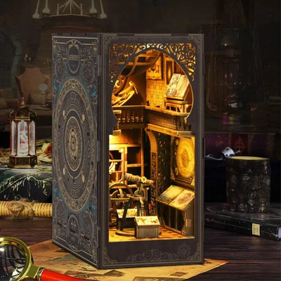 MagicHolz DIY Astronomie Museum | Diorama, Book Nook, Modellbausatz - 204 Teile