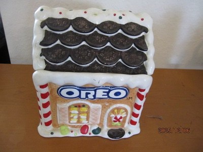2001 OREO GINGER BREAD HOUSE COOKIE JAR. NICE SHAPE ZOOM IN DISPLAYED ONLY DUSTY
