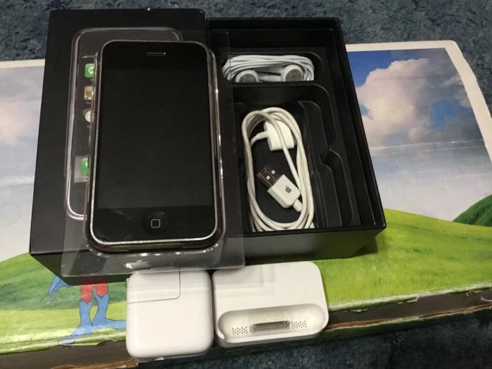 Rare Find Apple iPhone 1st Generation 2G-8GB - MA712LL/A - With Matching # Box ! - Image 2 of 4
