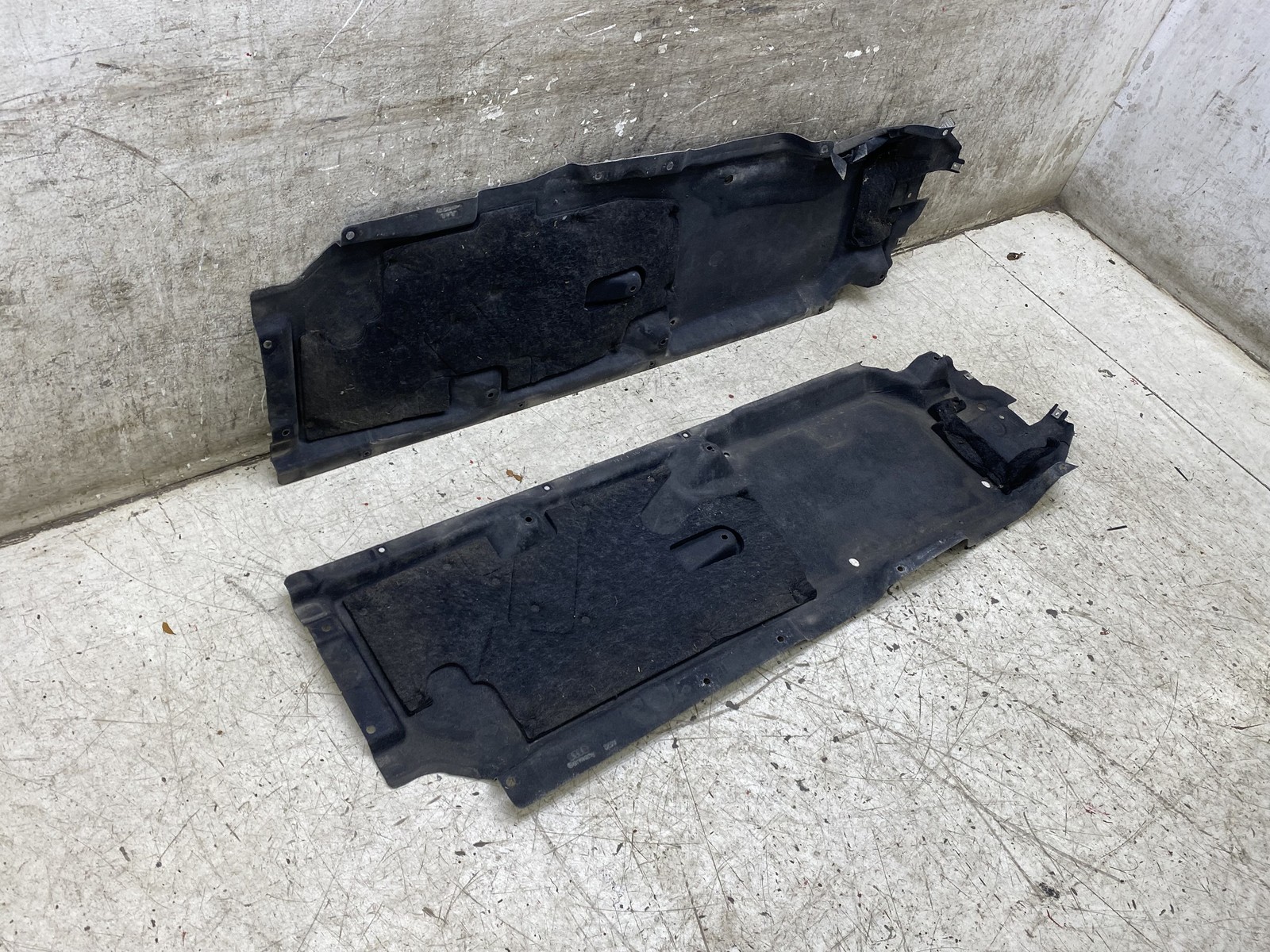 2016-2020 BENTLEY BENTAYGA LEFT RIGHT UNDERBODY SIDE SHIELD GUARD TRIM PANEL SET