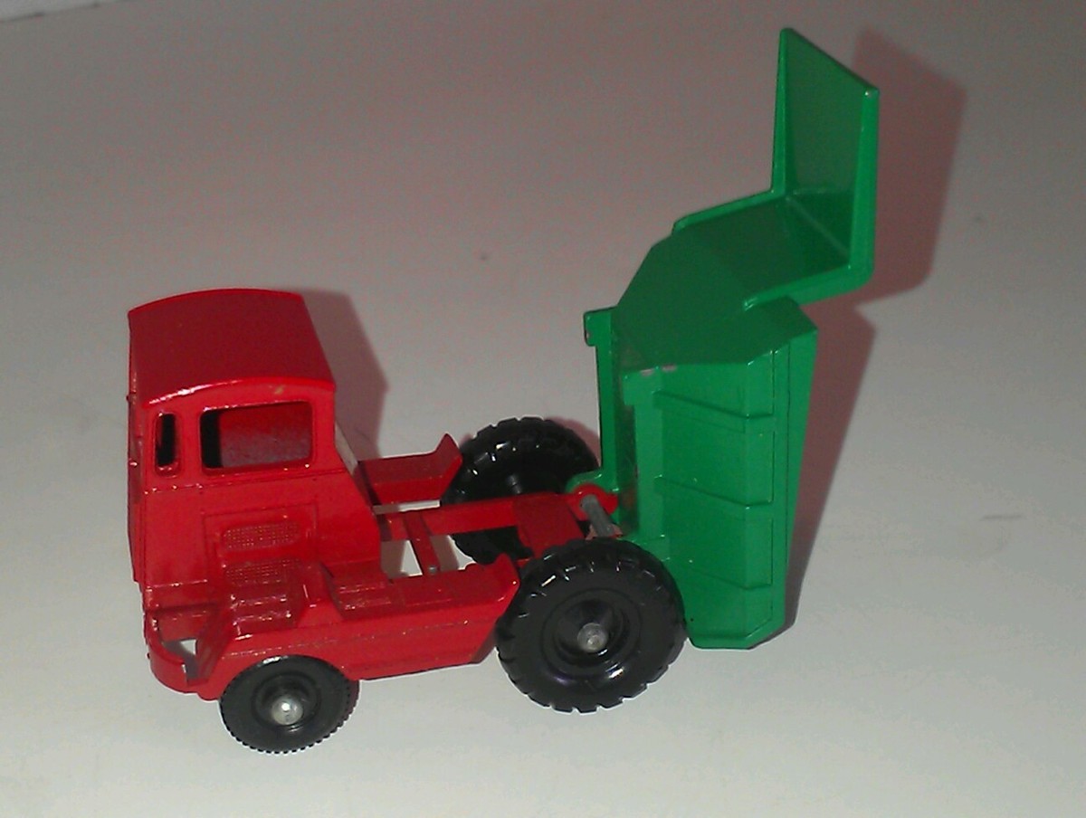 MATCHBOX 　No.2 MUIR-HILL DUMPER　1961 hqdefault.jpg