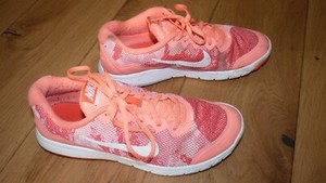 salmon pink nike trainers