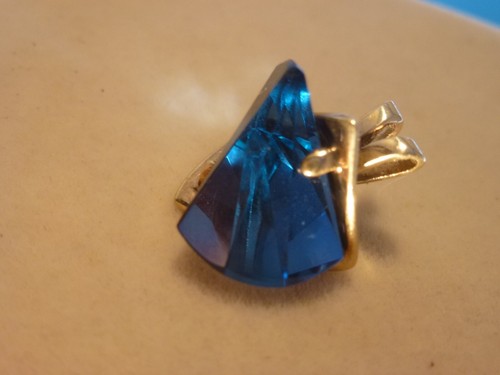 9k 9ct Solid Gold London Blue Topaz Pendant. 18.1mm, 4.43g - Picture 7 of 9