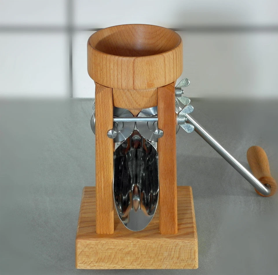 Eschenfelder Kornquetsche Flocker Flockenquetsche Tischmodell Holztrichter - Bild 3 von 3