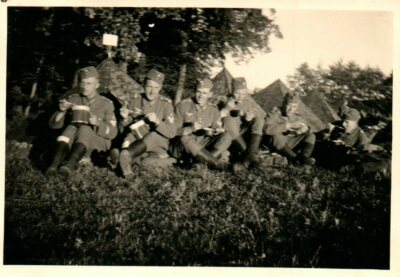 Foto, I.R.6.: Nchr.Zg. DEU 1935: ''Futtern auf Biwak'' (MB)21312
