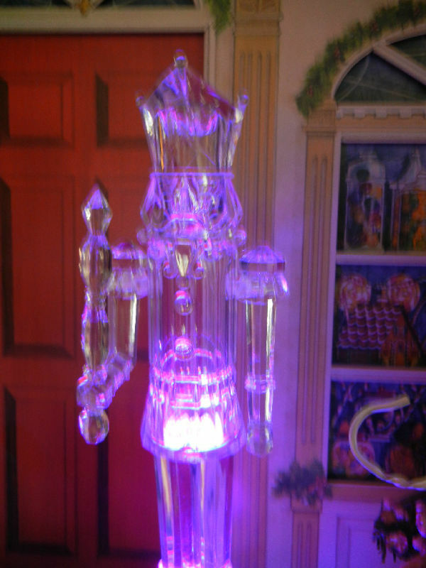 ANIMATED COLOR CHANGING CRYSTAL * NUTCRACKER KING * MUSICAL CHRISTMAS ...