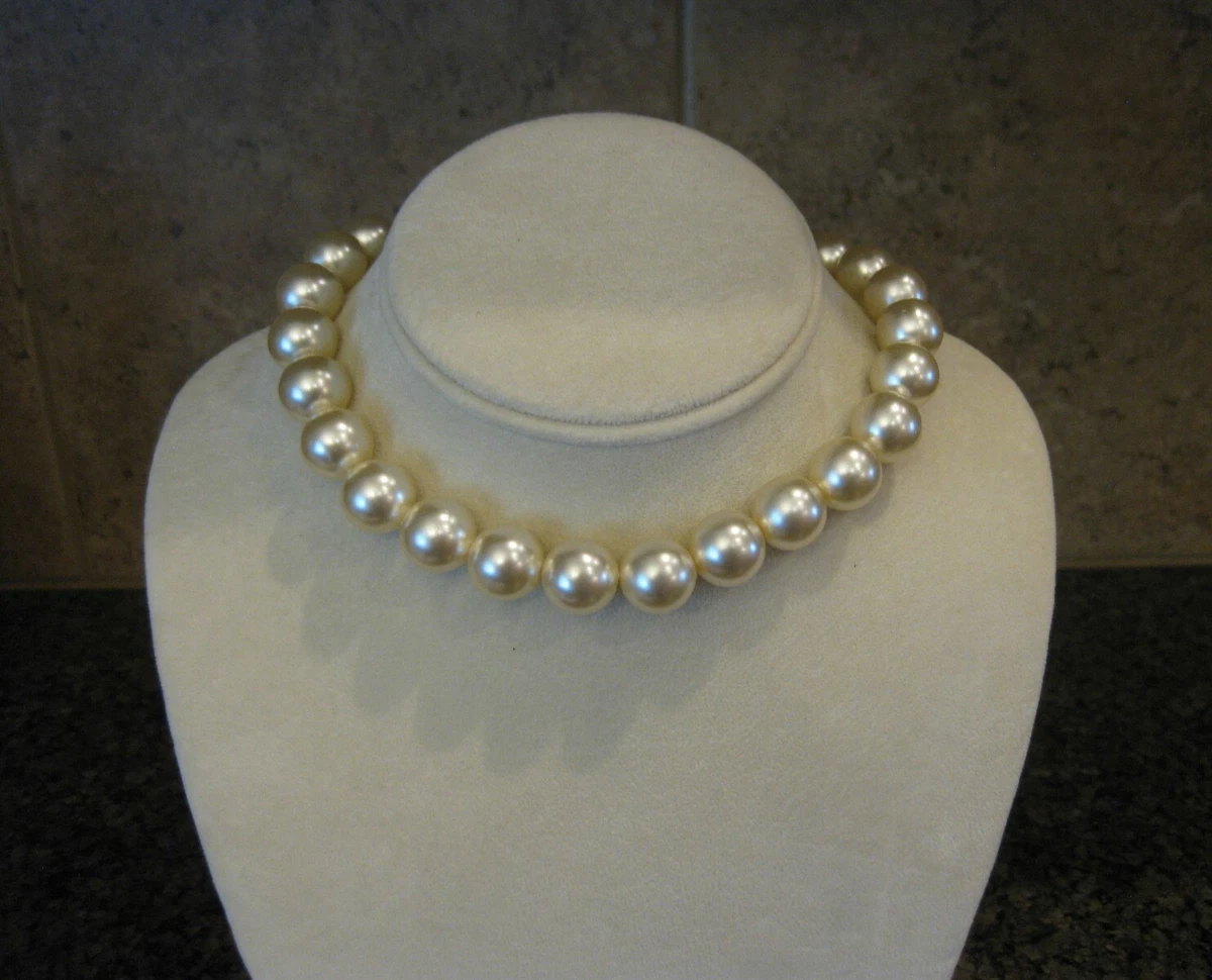 Giant faux pearl necklace sale