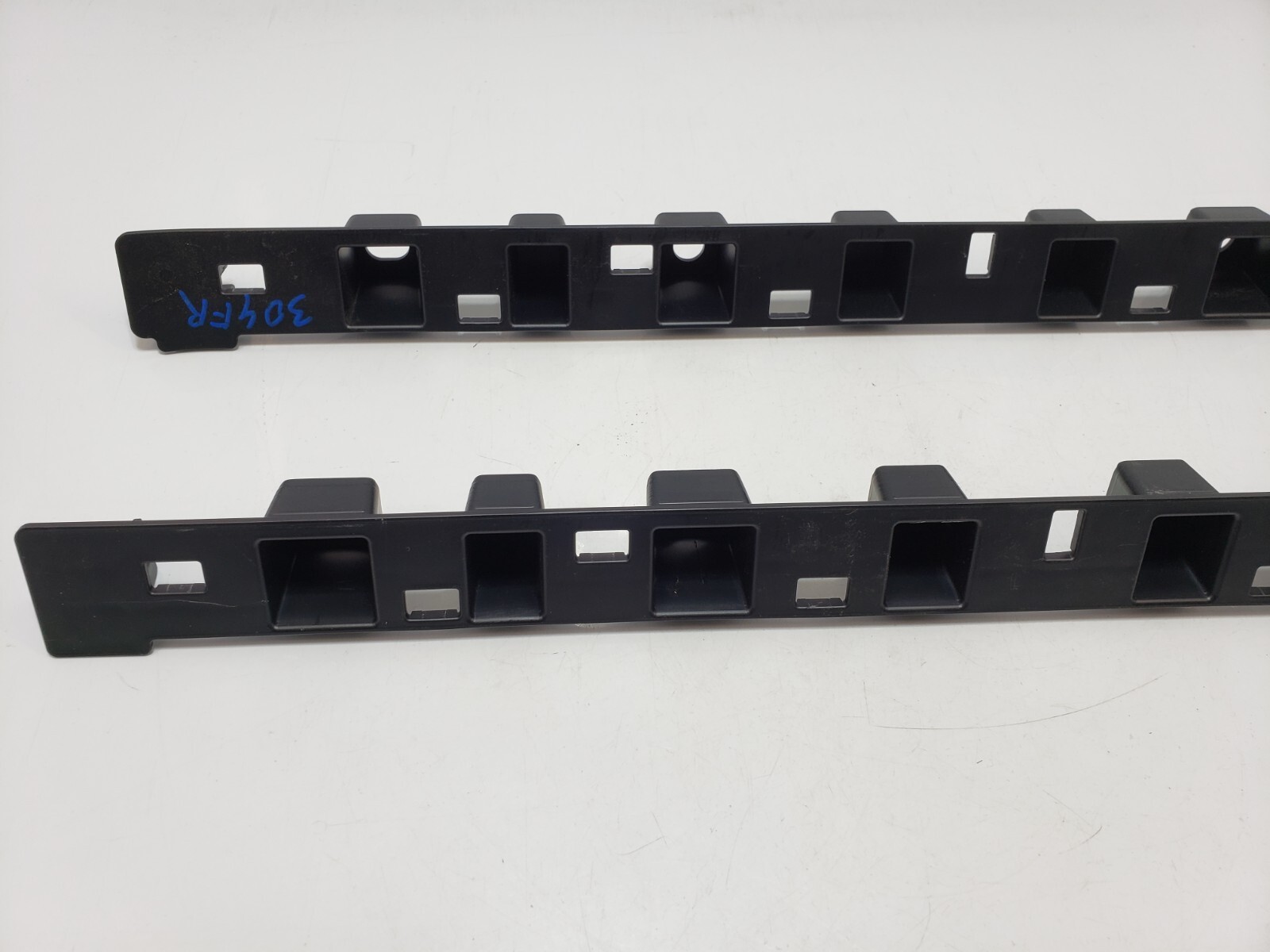 ✅ 10-14 OEM Rolls-Royce Ghost RR4 Front Left Right Side Door Sill Cover Bracket