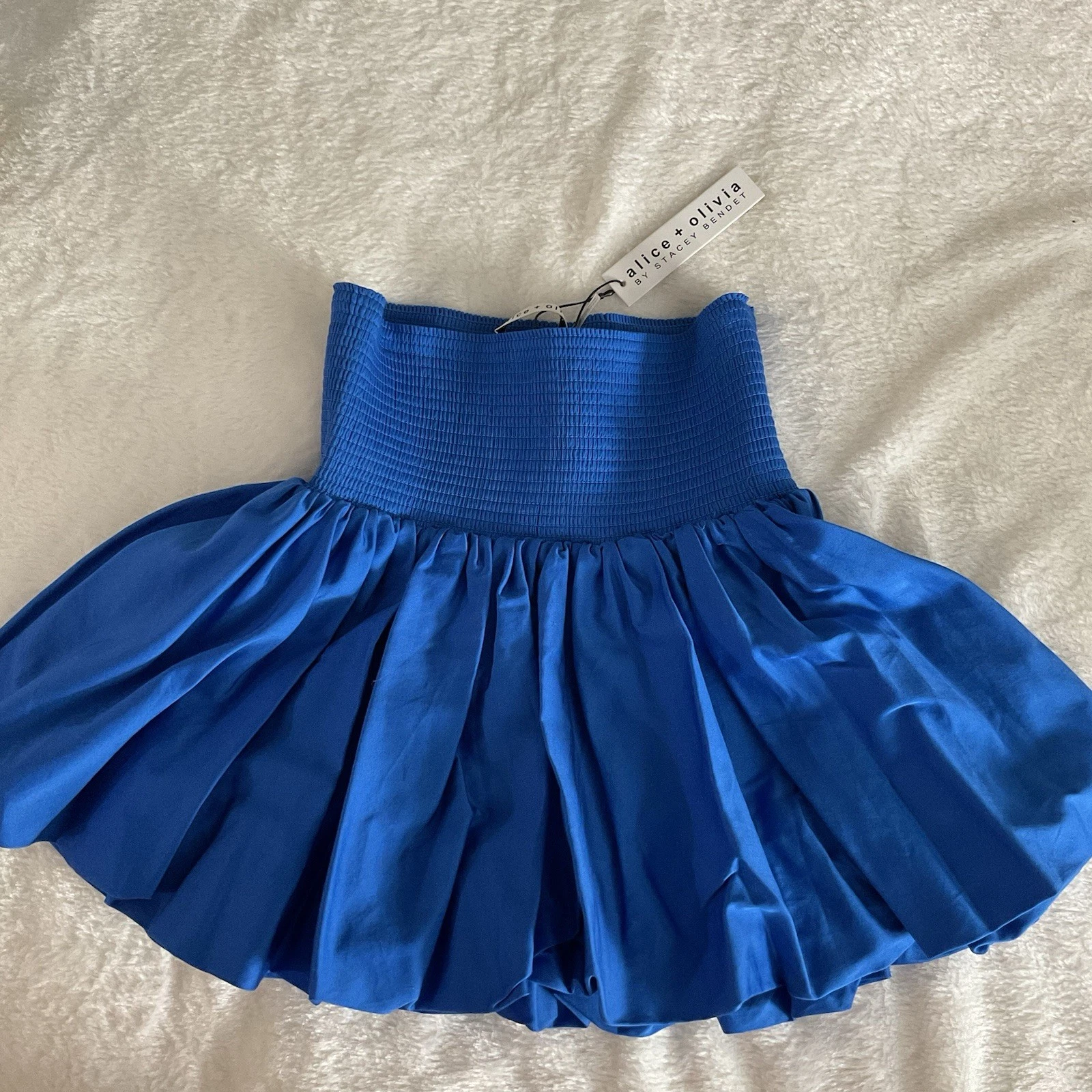 Alice + Olivia Skirt
Opens in a new window or tab