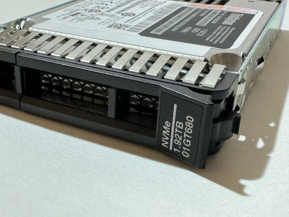 Disk Lenovo ThinkSystem Intel D7 P5500 1.92TB Read Intensive NVMe U.2 PCIe 4.0