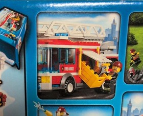 Brand New Sealed LEGO City 60002 Fire Truck Complete Set Retired