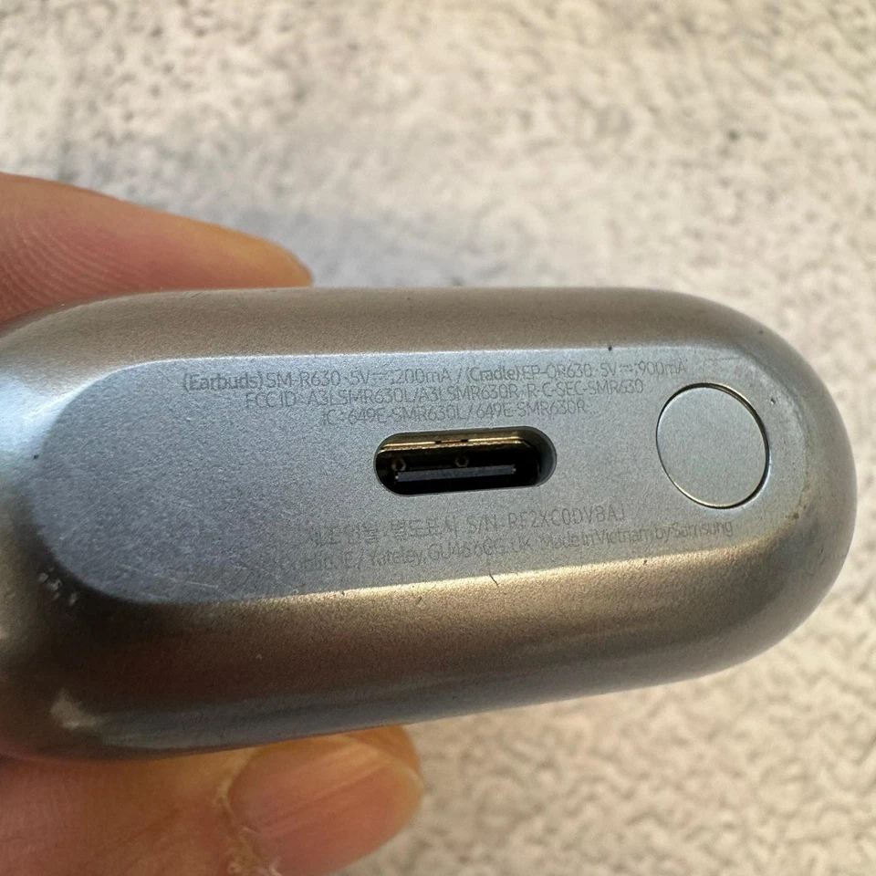 (CASE ONLY) Genuine Samsung Galaxy Buds3 Pro Charging Case Cradle SM-R630 Silver - Image 3 of 4