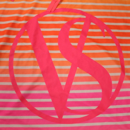 Coperta da spiaggia confezionabile Victoria's Secret con manico logo a righe rosa caldo 55x49 - Foto 2 di 22