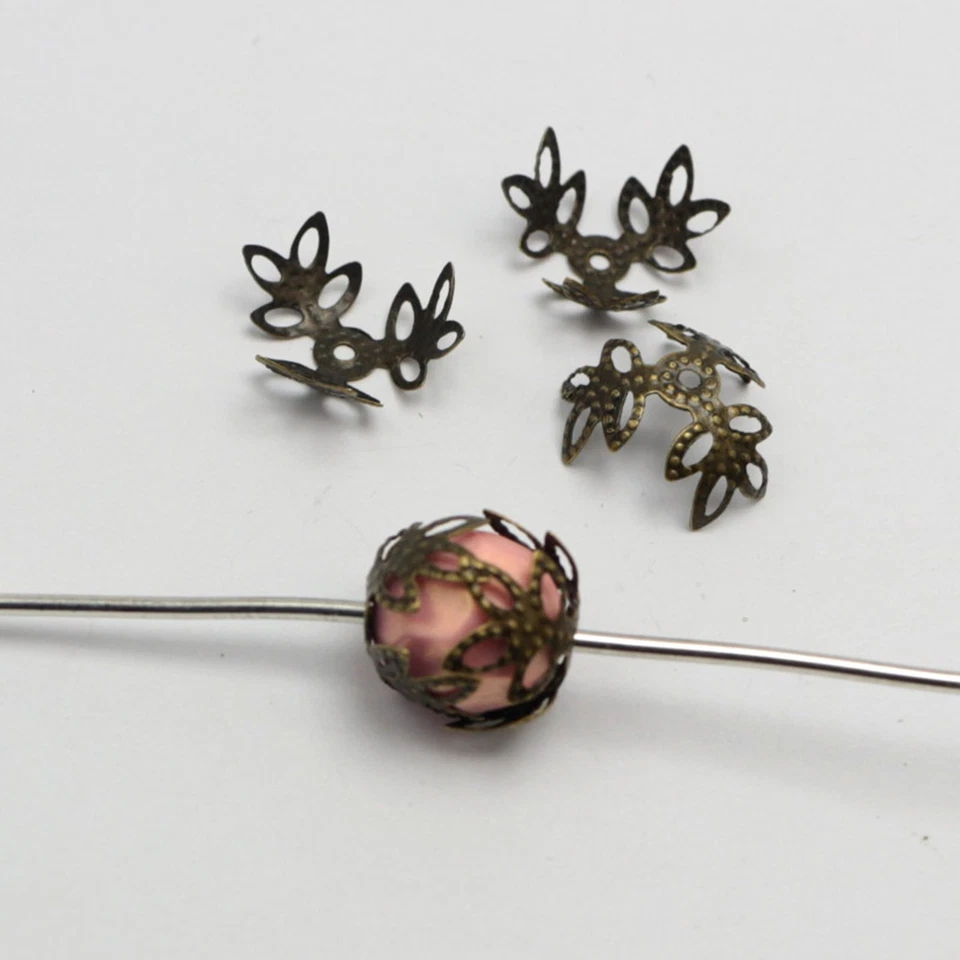 500 un. Tapas de cuentas de filigrana de flores de 3 pétalos Cuentas espaciadoras Tapas finales Cuentas de trébol Foto 4 de 4