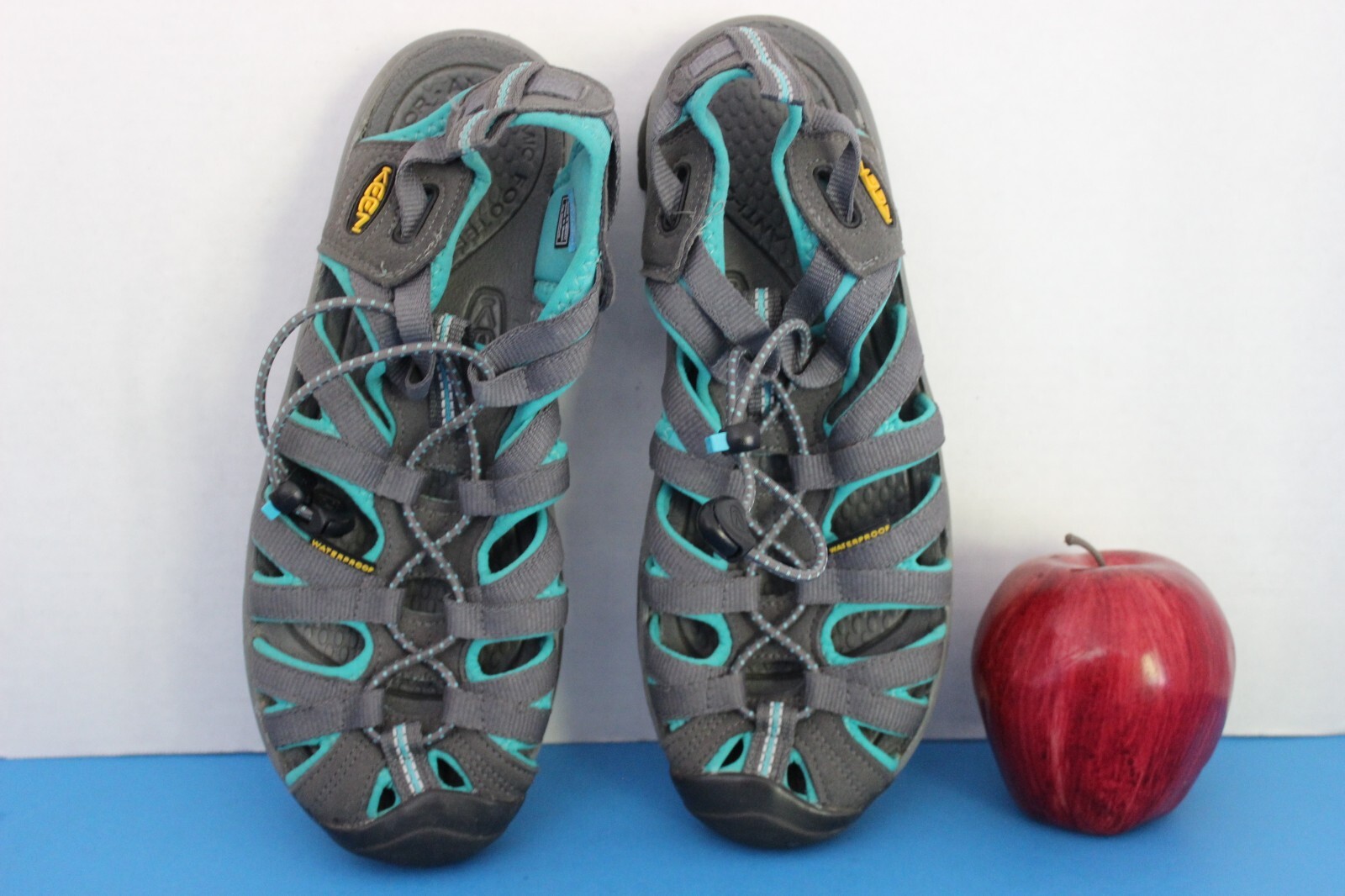 Scarpe SANDALI KEEN donna~taglia 7~impermeabili~lavabili~grigio con acqua~