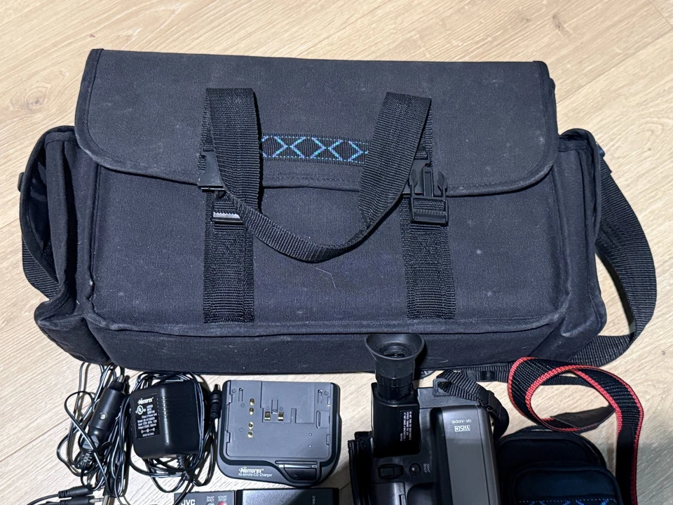 JVC GR-AX1010U Compact VHS Camcorder w/ Battery Tested Working Vintage Retro - Image 4 of 4