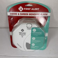 First Alert 2-In-1 Smoke and Carbon Monoxide Alarm Detector With Voice SC0500