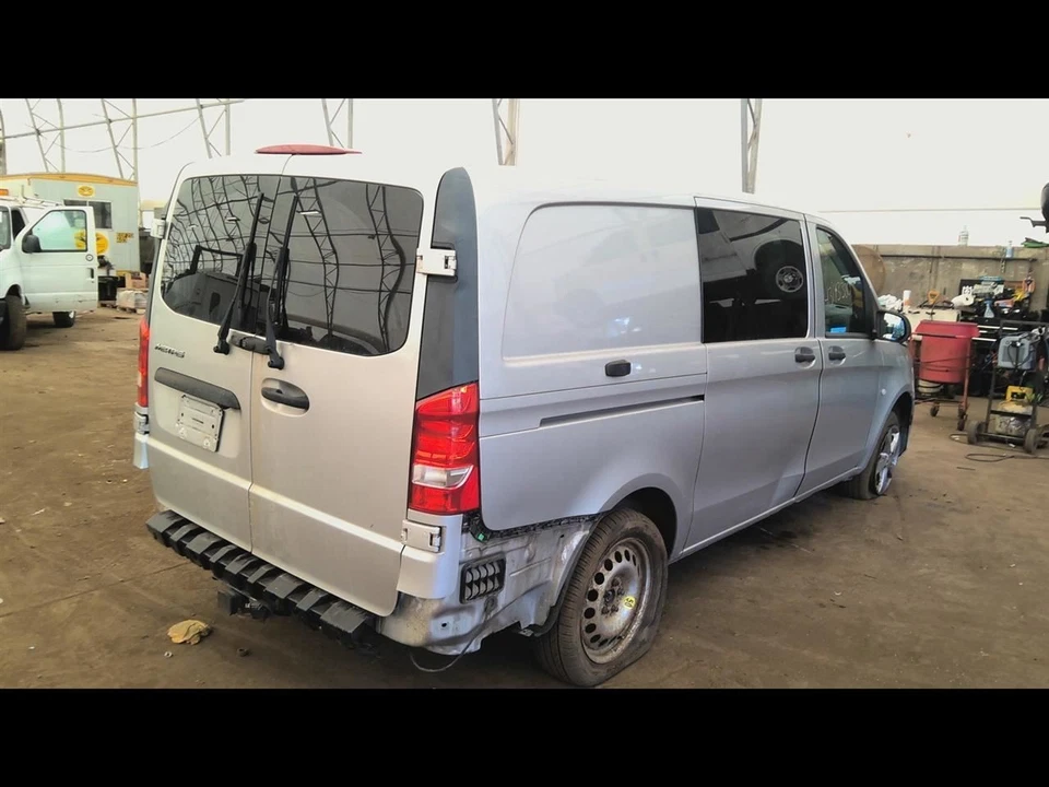 (LOCAL PICKUP ONLY) Passenger Right Front Door 447 Type Fits 16-21 METRIS 677360 Foto 4 de 4