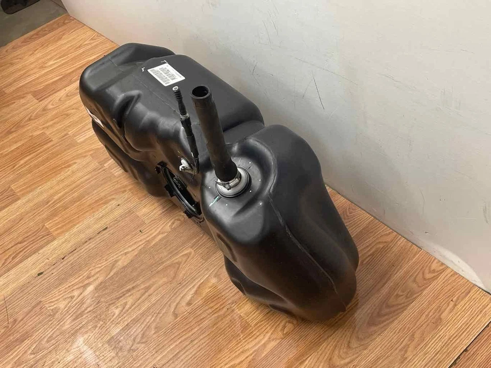 FITS 2018 - 2021 NISSAN KICKS 1.6L Fuel Tank Reservoir Assembly OEM - Image 2 of 4