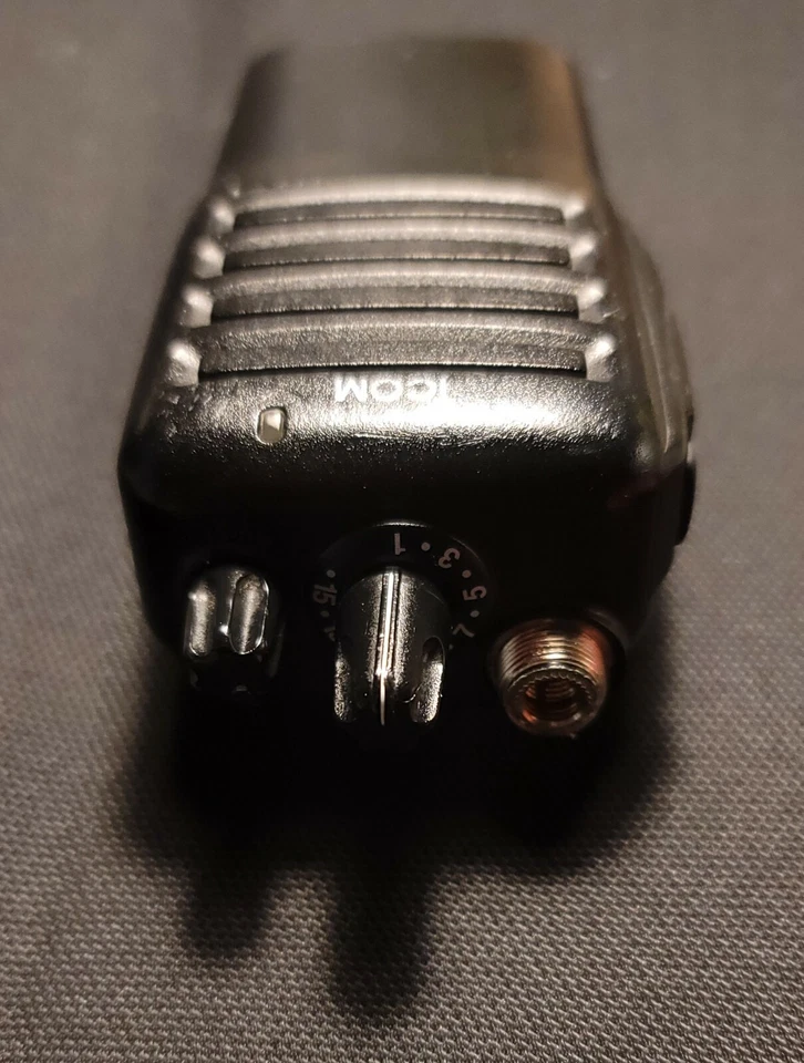 ICOM IC-F14 VHF 136-174 MHZ 5W 16CH  TWO-WAY RADIO *UNTESTED* - Image 4 of 4