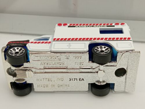 Matchbox Superfast / MB 299 - Ford Ambulance - White - Black & Red - (St John's) - Picture 9 of 9