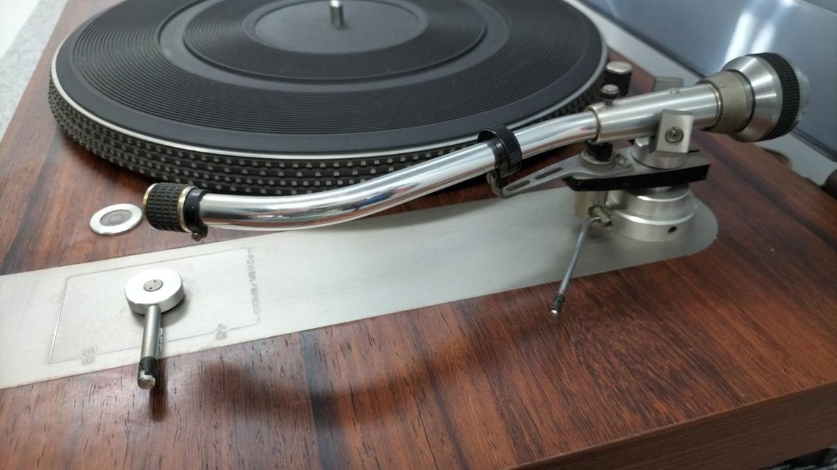 Micro Seiki Solid-5 DC Servo Belt Drive Turntable Record Player