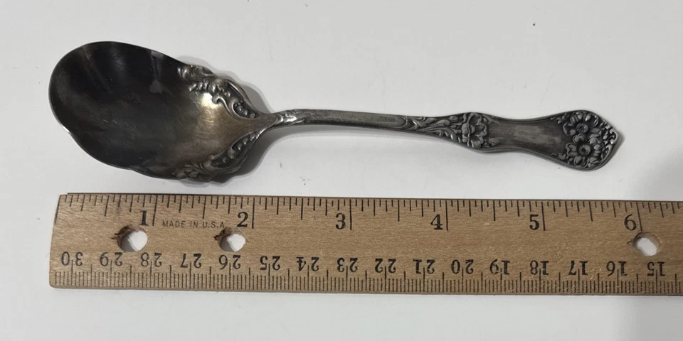 Wm. "Mesa plateada Rogers & Son Melrose 1898 5,75"" cuchara de postre ornamentada de colección" Foto 4 de 4