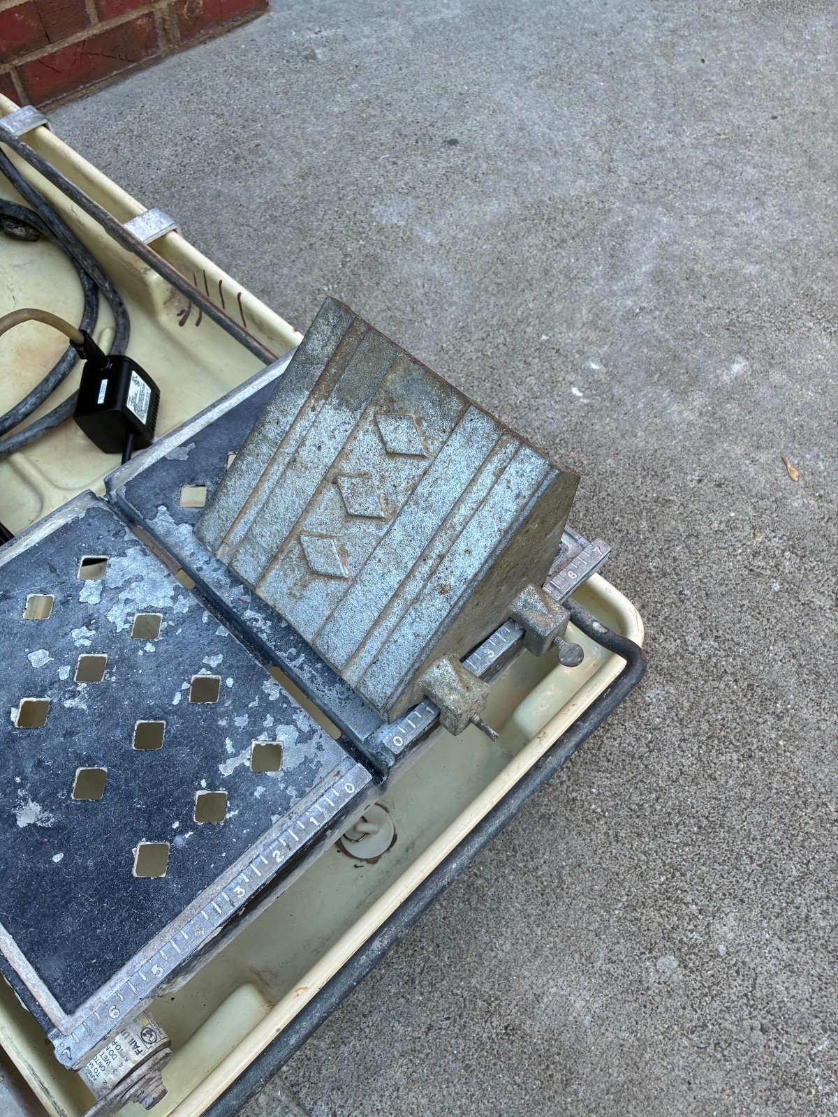 TILE SAW MK 101 series with diamond blade and in great shape